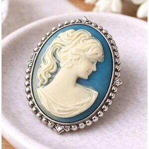 Vintage Style Blue & Cream Cameo Brooch Pin Oval Silhouette Design Silver-Tone F